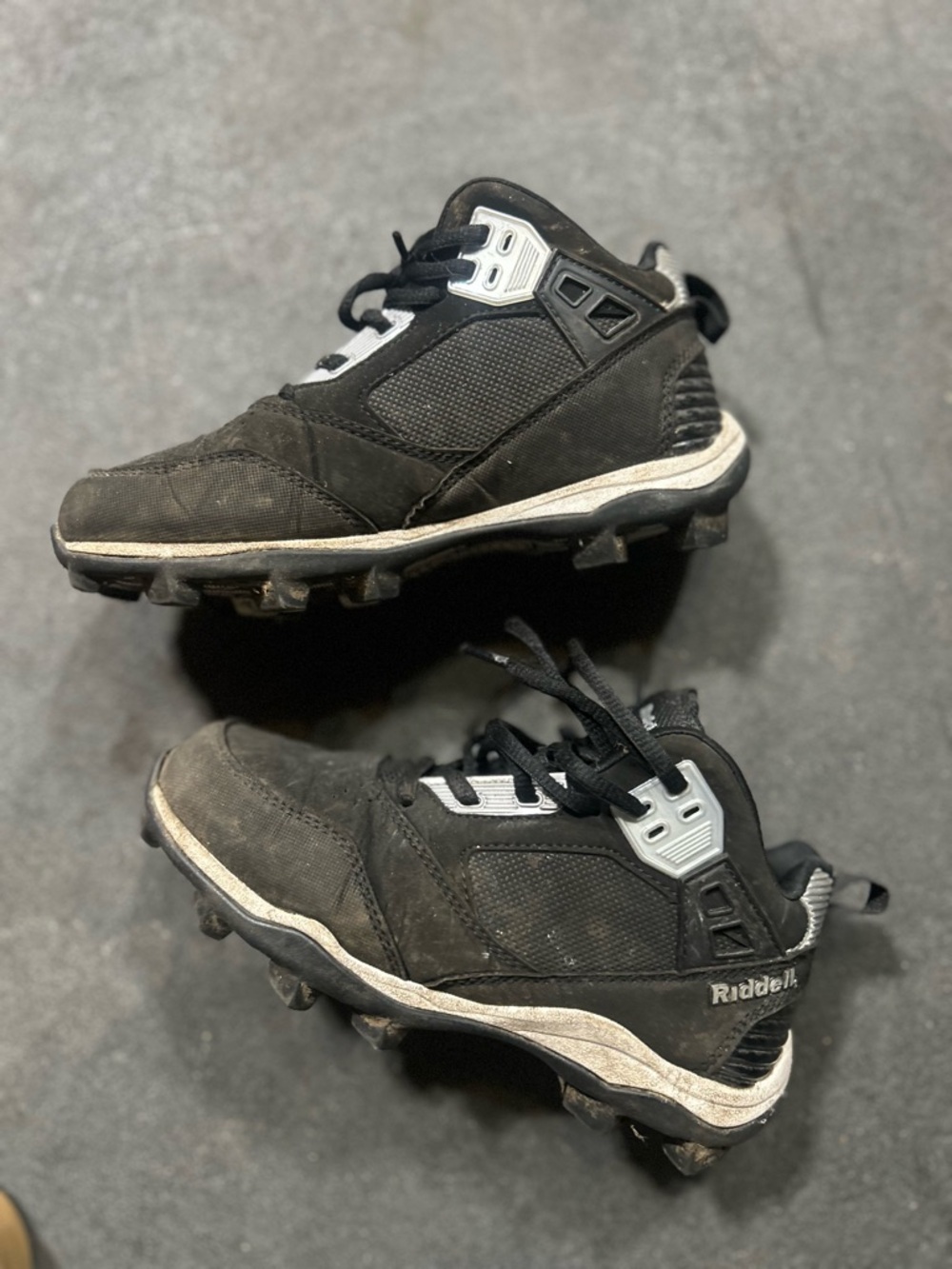 Riddell Kids' Black Athletic Cleats